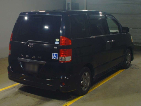 2006 Toyota Noah AZR60G[1]