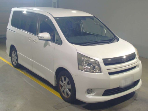 2007 Toyota Noah ZRR70W[2]