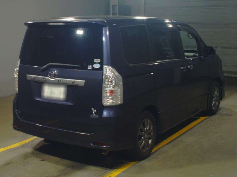 2011 Toyota Voxy ZRR70W[1]