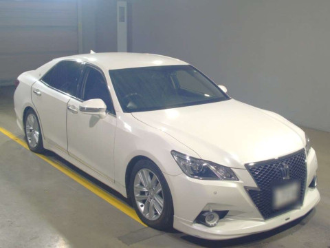 2015 Toyota Crown GRS210[2]