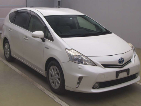 2012 Toyota Prius alpha ZVW41W[2]