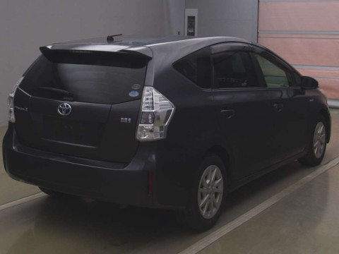 2012 Toyota Prius alpha ZVW41W[1]