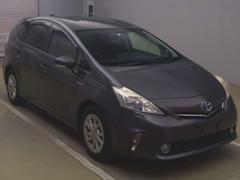 2012 Toyota Prius alpha ZVW41W[2]