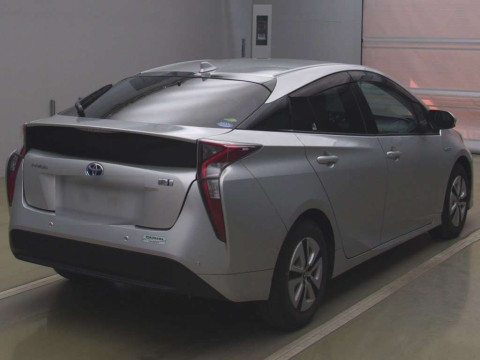 2016 Toyota Prius ZVW51[1]