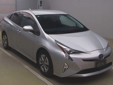 2016 Toyota Prius ZVW51[2]