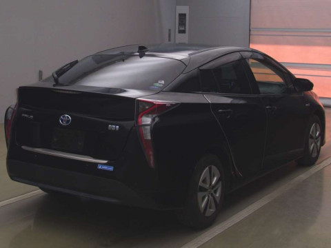 2016 Toyota Prius ZVW51[1]