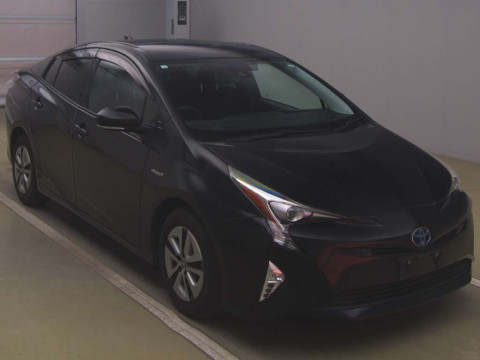 2016 Toyota Prius ZVW51[2]