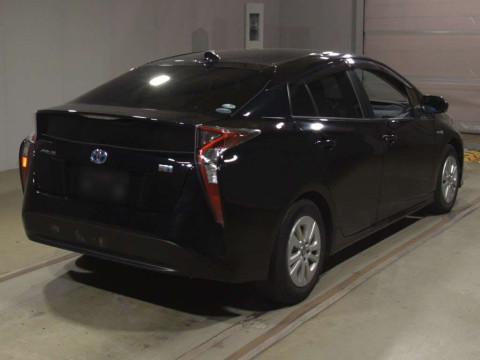 2016 Toyota Prius ZVW51[1]