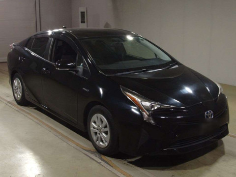 2016 Toyota Prius ZVW51[2]