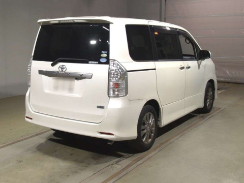 2011 Toyota Voxy ZRR70W[1]