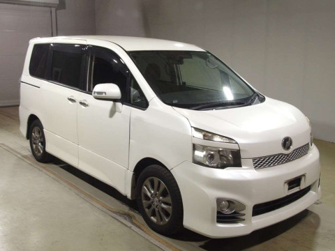 2011 Toyota Voxy ZRR70W[2]