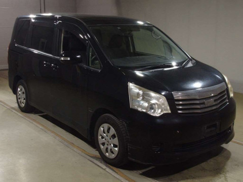 2012 Toyota Noah ZRR70G[2]