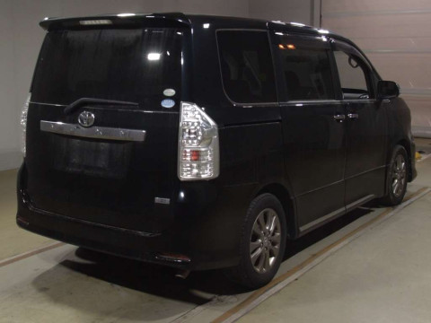 2011 Toyota Voxy ZRR70W[1]