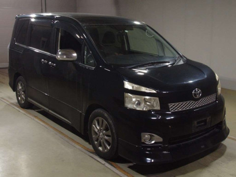 2011 Toyota Voxy ZRR70W[2]