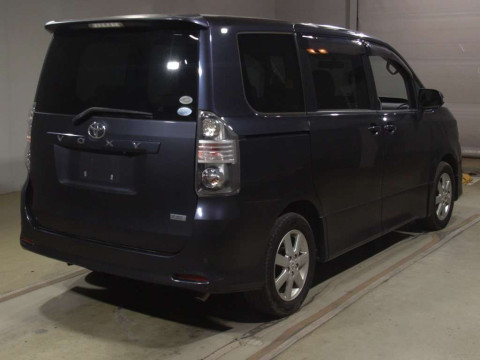 2010 Toyota Voxy ZRR70W[1]