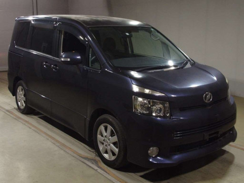 2010 Toyota Voxy ZRR70W[2]