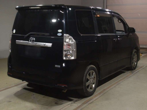 2009 Toyota Voxy ZRR70W[1]