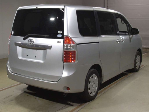 2008 Toyota Noah ZRR70G[1]