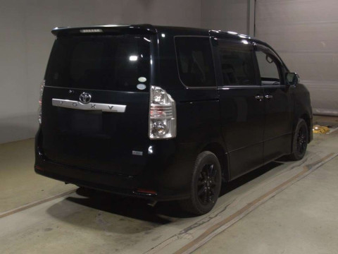 2010 Toyota Voxy ZRR70W[1]