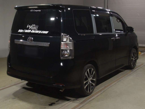 2007 Toyota Voxy ZRR70W[1]