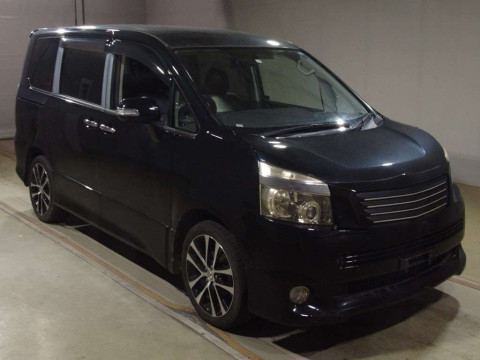 2007 Toyota Voxy ZRR70W[2]