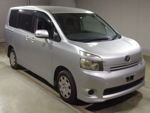 2008 Toyota Voxy ZRR70G[2]