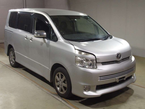 2010 Toyota Voxy ZRR75W[2]