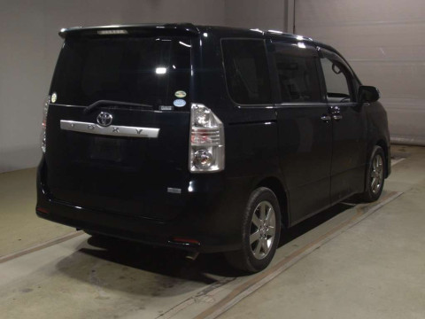 2009 Toyota Voxy ZRR70W[1]