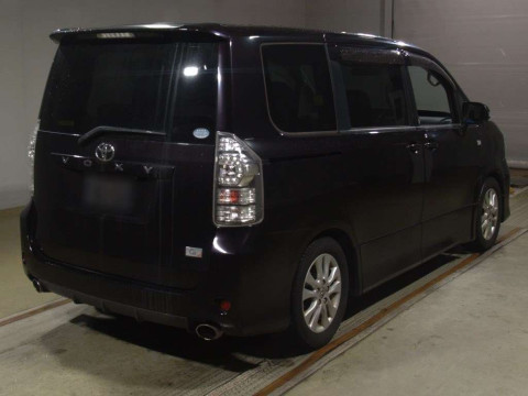 2013 Toyota Voxy ZRR70W[1]