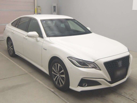 2019 Toyota Crown Hybrid AZSH20[1]