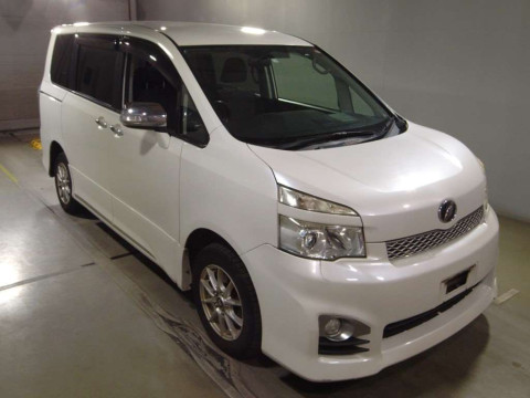 2011 Toyota Voxy ZRR75W[2]