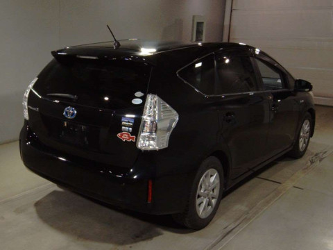 2012 Toyota Prius alpha ZVW41W[1]