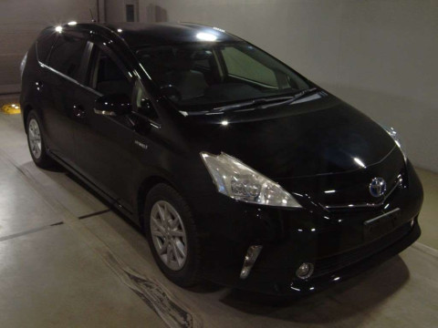 2012 Toyota Prius alpha ZVW41W[2]