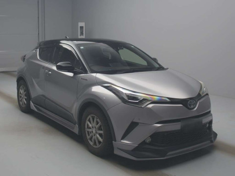 2017 Toyota C-HR ZYX10[1]