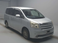 2010 Toyota Noah