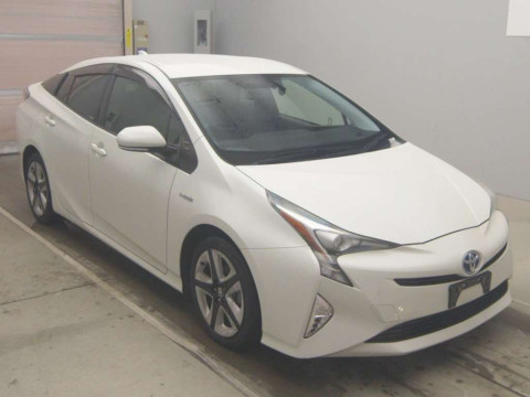 2017 Toyota Prius ZVW50[1]