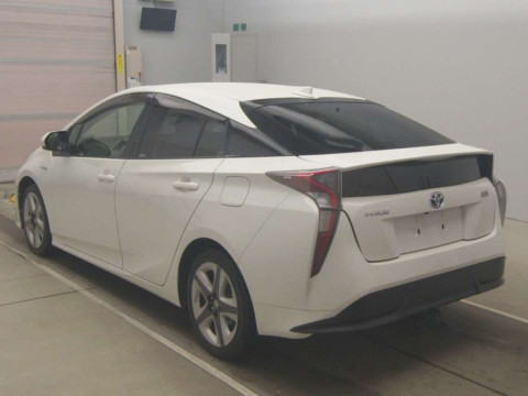 2017 Toyota Prius ZVW50[2]