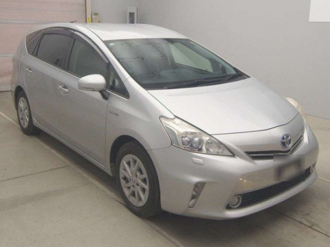 2012 Toyota Prius alpha ZVW40W[1]