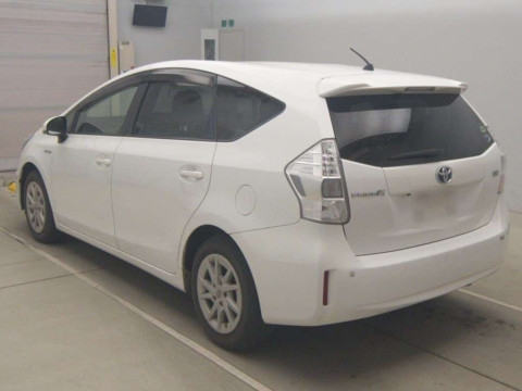 2013 Toyota Prius alpha ZVW41W[2]