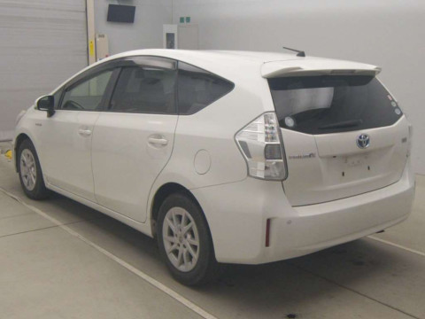 2011 Toyota Prius alpha ZVW41W[1]