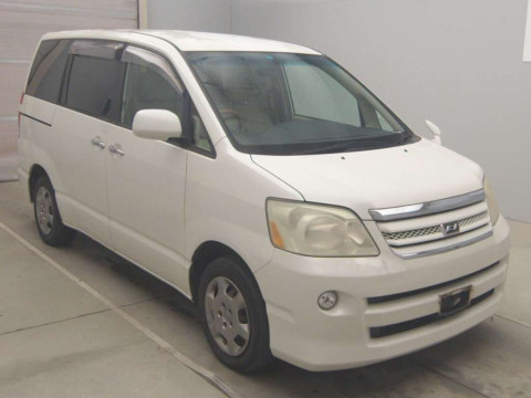 2006 Toyota Noah AZR60G[1]