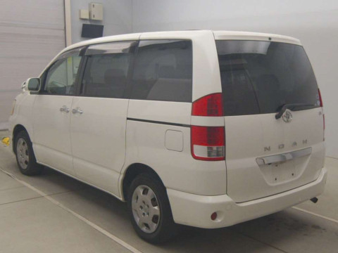 2006 Toyota Noah AZR60G[2]