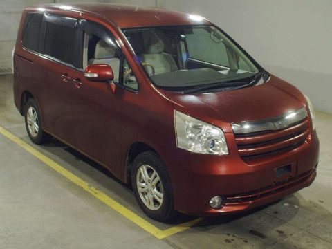 2007 Toyota Noah ZRR75G[2]