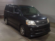 2005 Toyota Noah