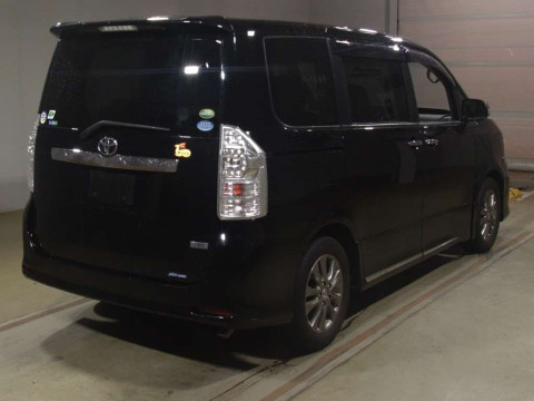 2013 Toyota Voxy ZRR70W[1]