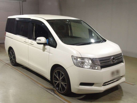 2010 Honda Step WGN RK1[2]