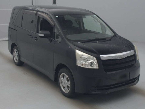 2008 Toyota Noah ZRR70G[2]