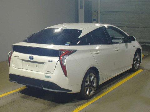 2016 Toyota Prius ZVW55[1]