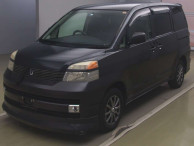 2004 Toyota Voxy