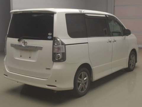 2010 Toyota Voxy ZRR70W[1]